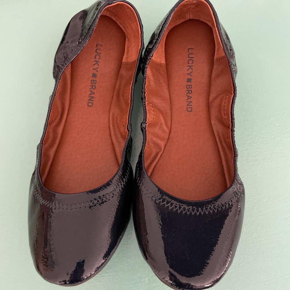 Lucky Echo flats navy patent size 8